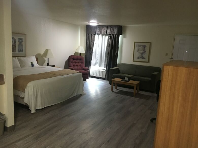 Hotel Lakeview Inns & Suites - Edson East