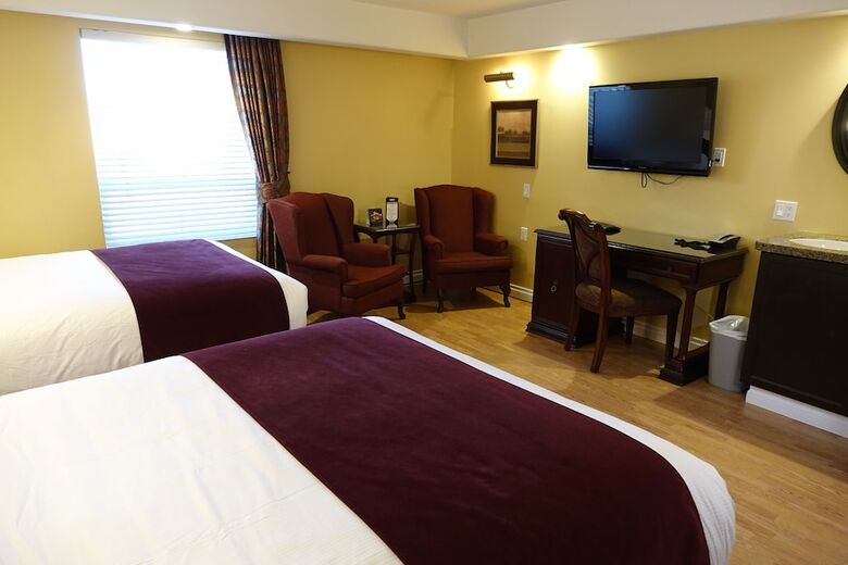 Chateau Louis Hotel & Conference Centre