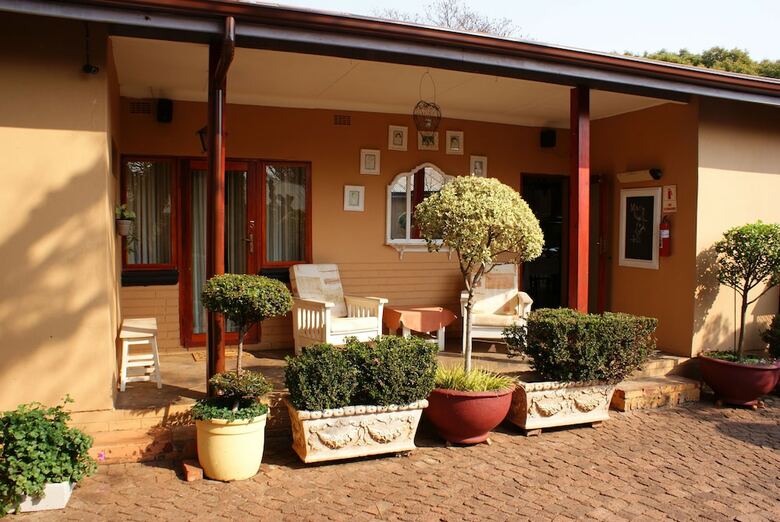Hostal Hampton House Guest House