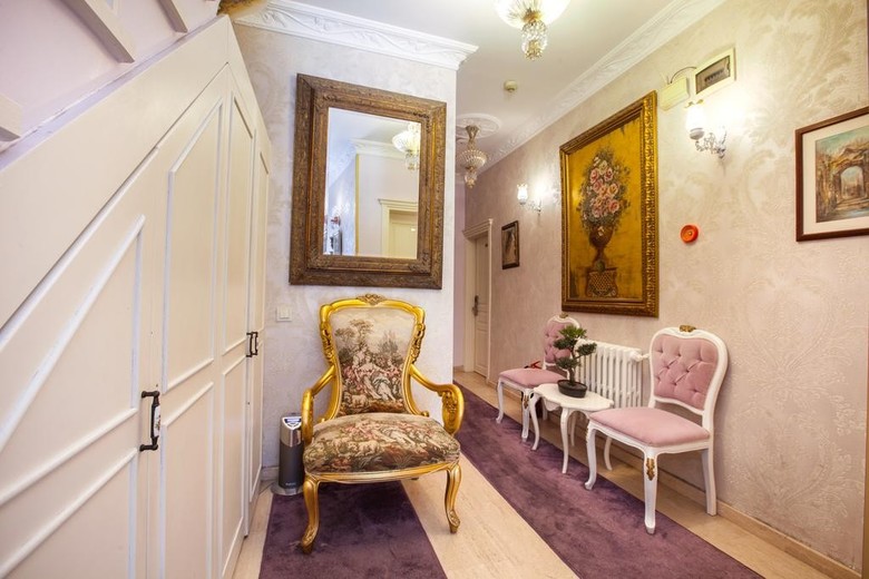 Romantic Hotel
