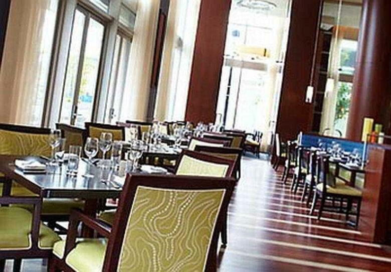 Hotel Renaissance Boston Waterfront
