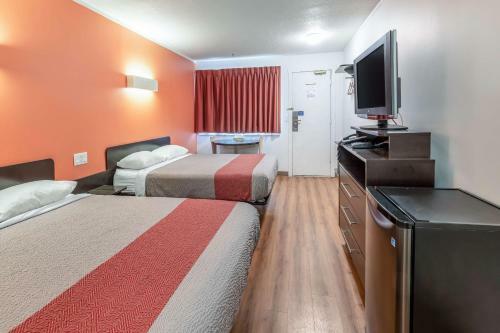 Skyline Motel