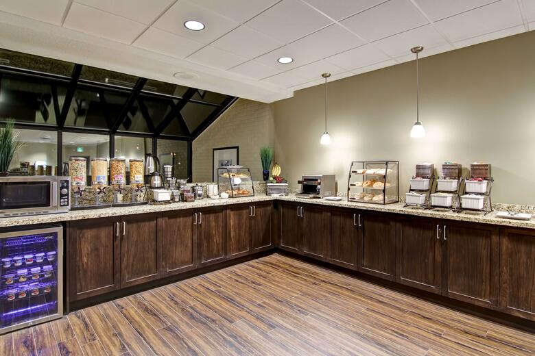 Hotel London Airport Inn & Suites