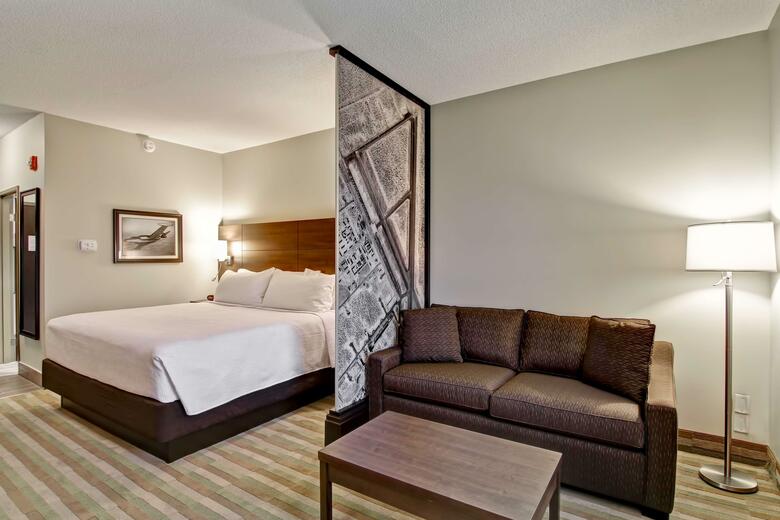 Hotel London Airport Inn & Suites