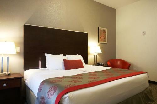 Hotel Ramada By Wyndham Moose Jaw
