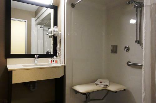 Hotel Ramada By Wyndham Moose Jaw