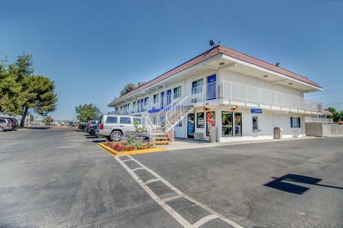 Motel 6 Stockton - Charter Way West
