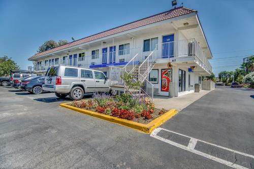 Motel 6 Stockton - Charter Way West