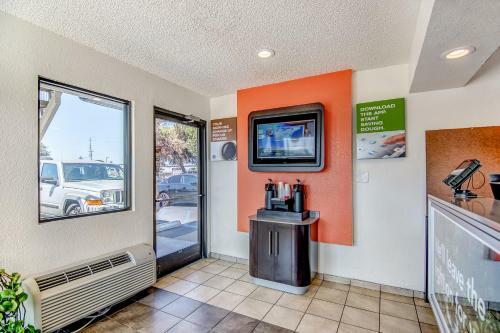 Motel 6 Stockton - Charter Way West