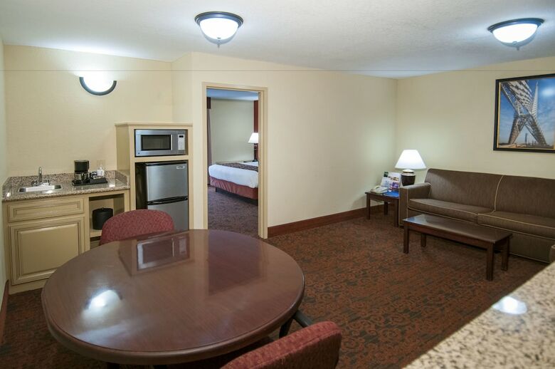 Hotel Governors Suites