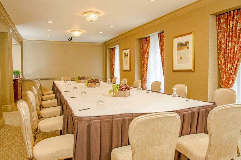 Mayflower Park Hotel