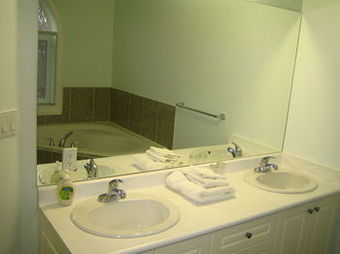 Suite Dreams Toronto Bed & Breakfast
