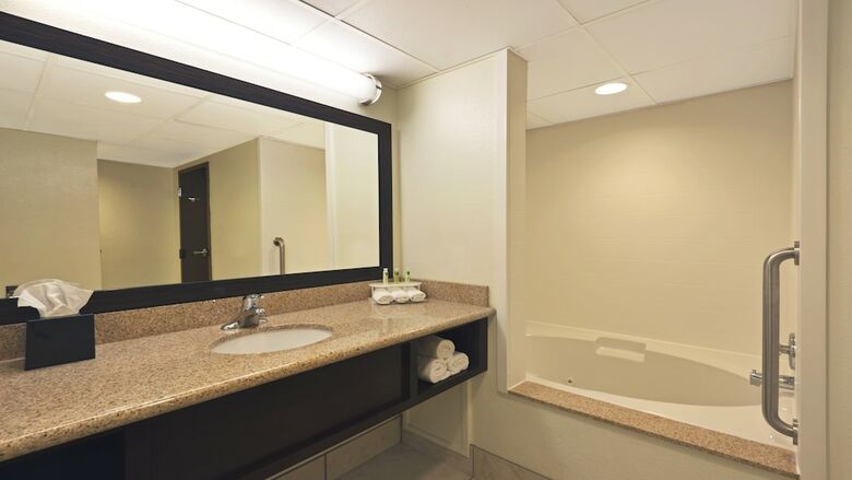 Holiday Inn Express Hotel & Suites Colby