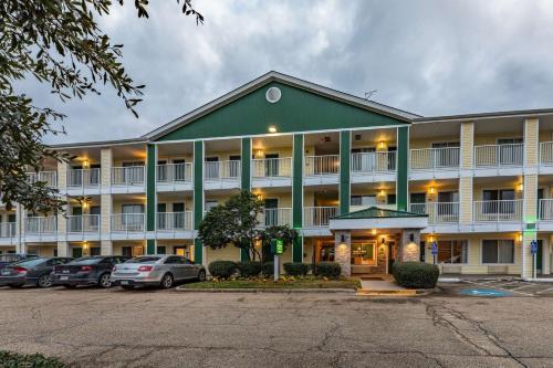 Motel Hometowne Studios Baton Rouge - Sherwood Forest