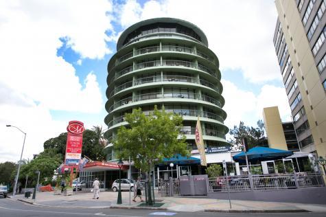 Hotel Metro Tower Mill