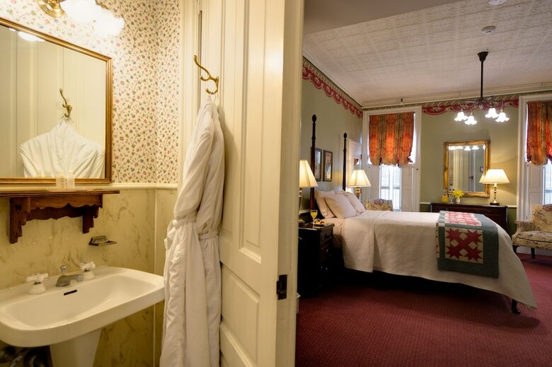 St James Hotel