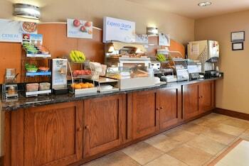 Holiday Inn Express Hotel & Suites Greenville