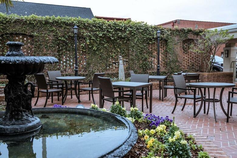 Hotel Courtyard Charleston Historic District