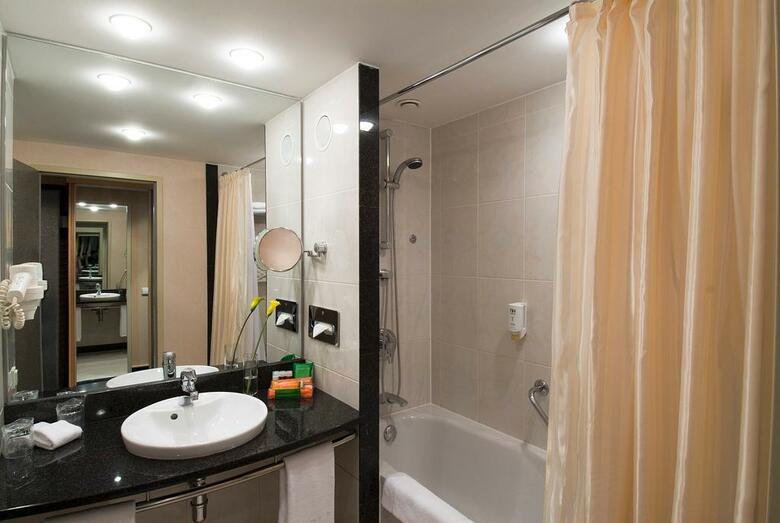 Hotel NH Danube City