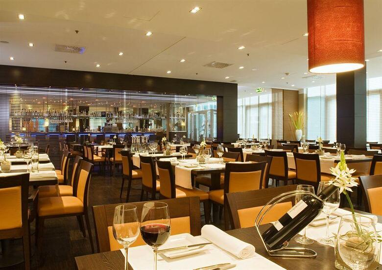 Hotel NH Danube City