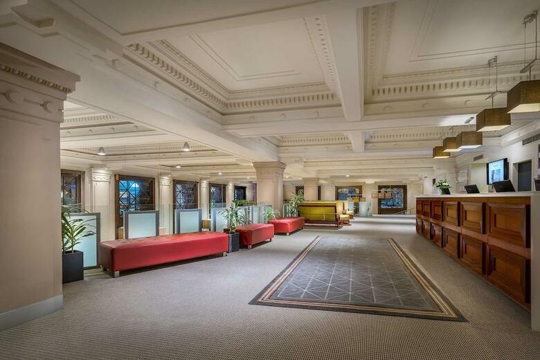 Hotel Batman�s Hill On Collins