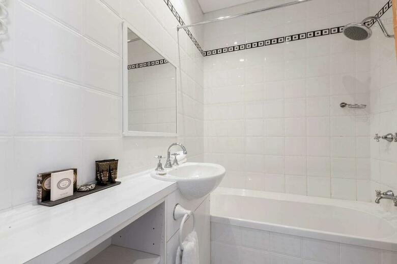 Castlereagh Boutique Hotel