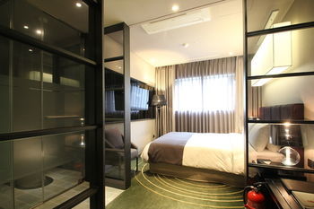 Best Louis Hamilton Hotel