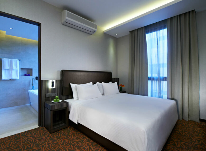 Aqueen Jalan Besar Hotel