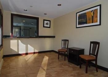 Hotel Rodeway Inn &amp; Suites
