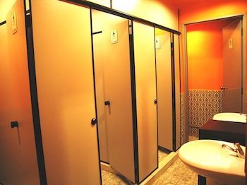 Moni Gallery Hostel