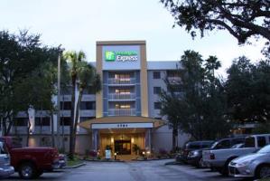 Holiday Inn Express Hotel & Suites