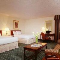 Holiday Inn Express Hotel & Suites