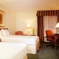 Holiday Inn Express Hotel & Suites
