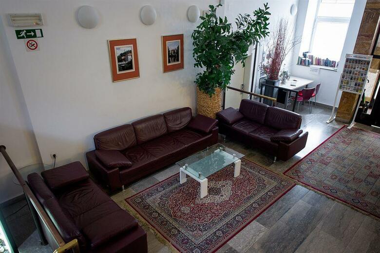Emonec Hotel