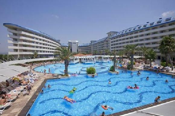 Hotel Crystal Admiral Resort Suites & Spa Side