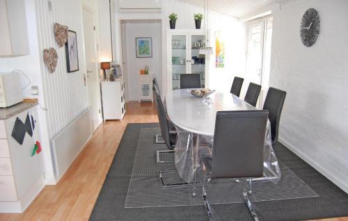 Holiday Home Dyssebjergvej R�m�
