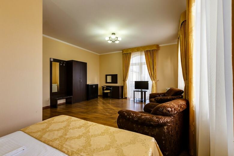 Hotel Zapadniy