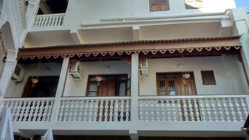 Chavda Hotel