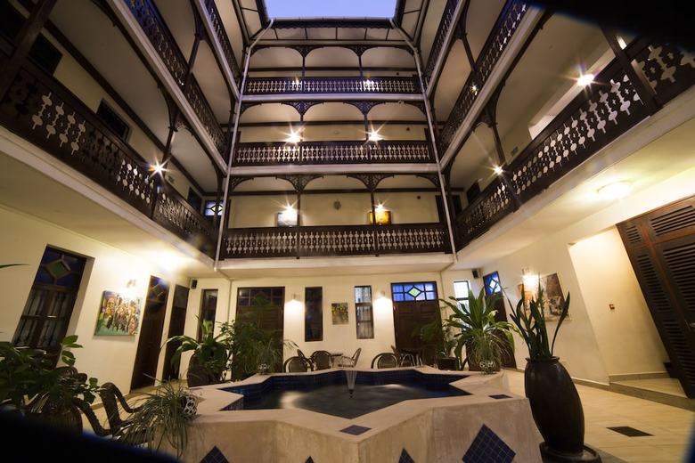 Maru Maru Hotel