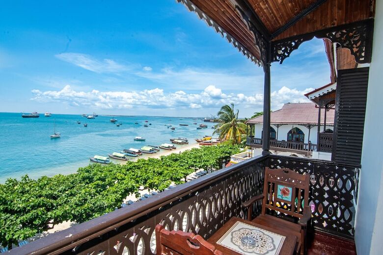 Tembo House Hotel