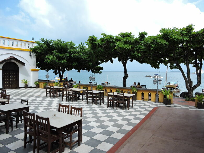 Tembo House Hotel