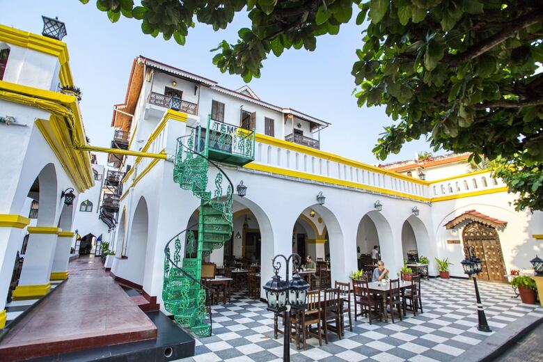 Tembo House Hotel