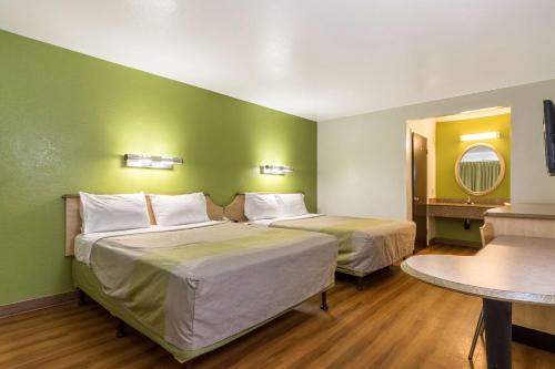 Motel 6 Buttonwillow Central