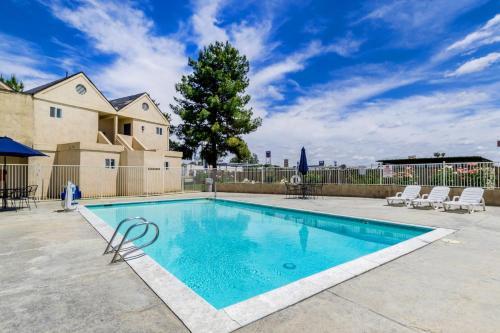 Motel 6 Buttonwillow Central