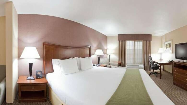 Holiday Inn Express Hotel & Suites Willows