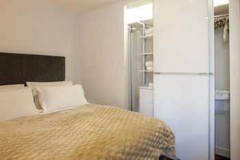 Oxford Street Apartments