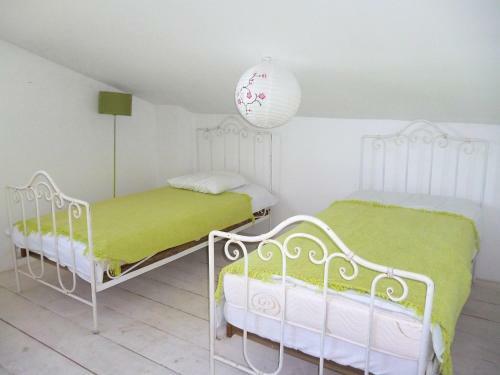 Apartment Font Mourier Cogolin
