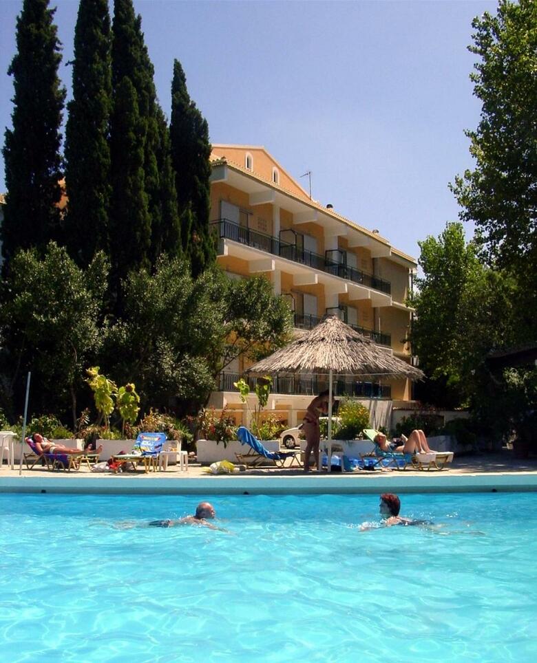 Hotel Ipsos Beach