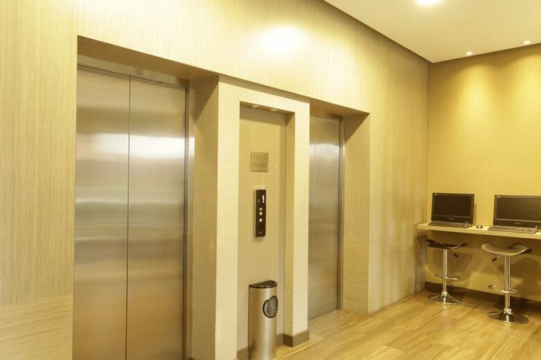 Bs Rosales Hotel & Suites