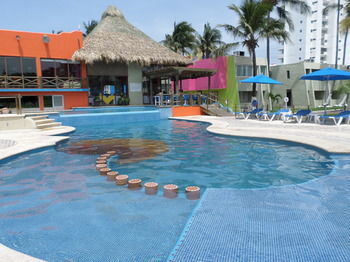 Suites Mediterr�neo Hotel